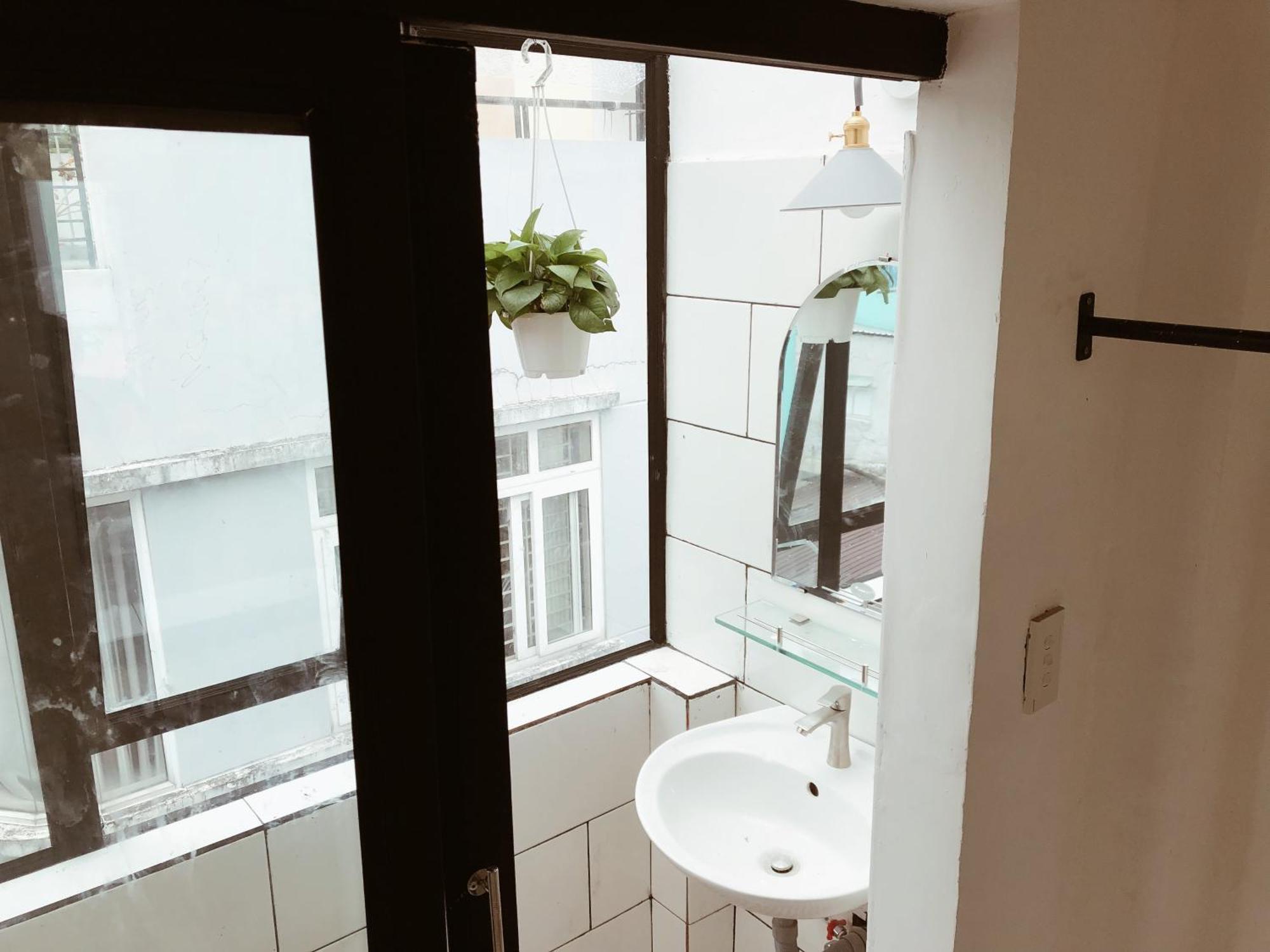 Ở trọ Moonie House Saigon - In Cbd, Cool Ac, Free Laundry, Free Drinking Water