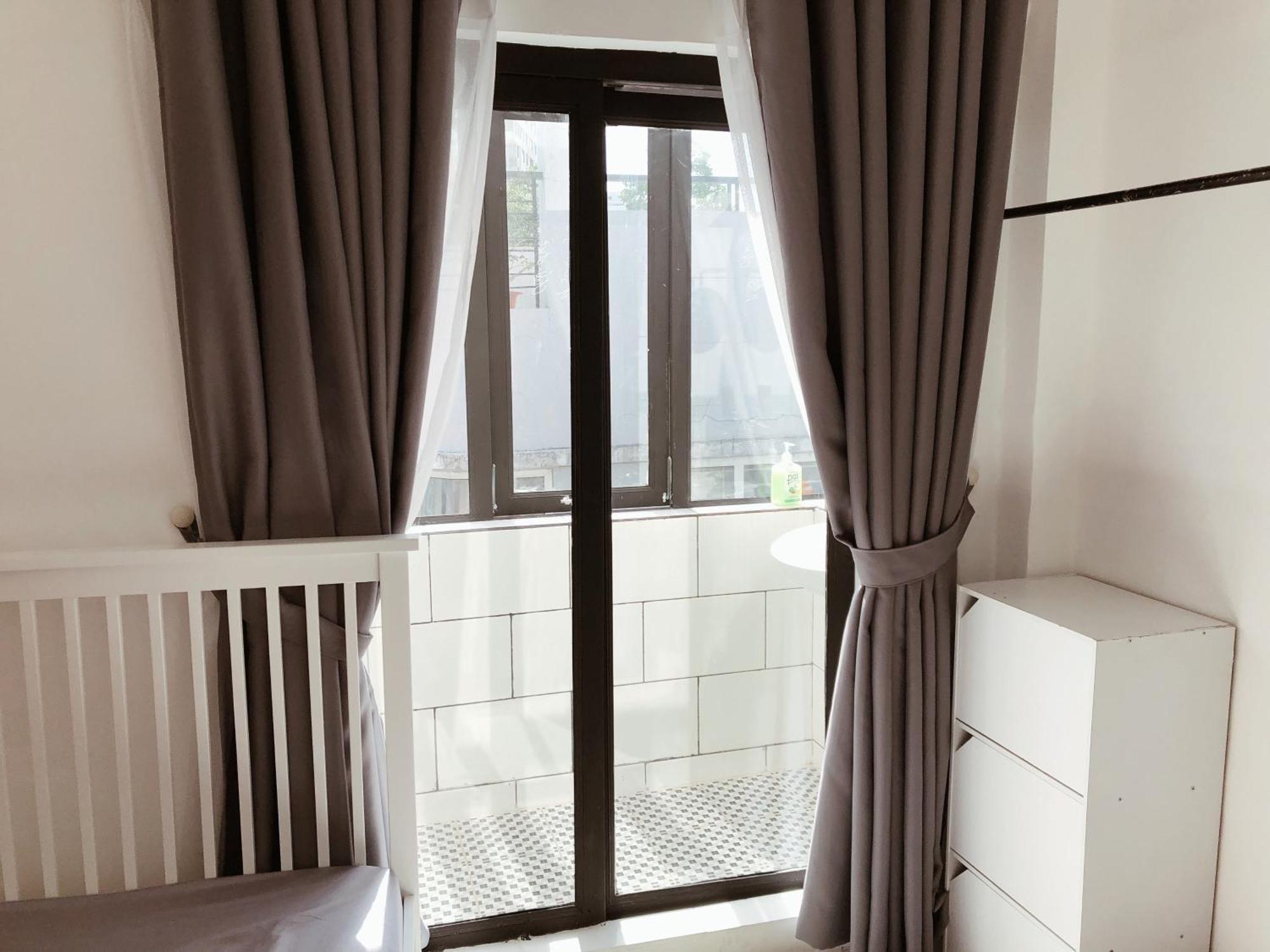 Moonie House Saigon - In Cbd, Cool Ac, Free Laundry, Free Drinking Water